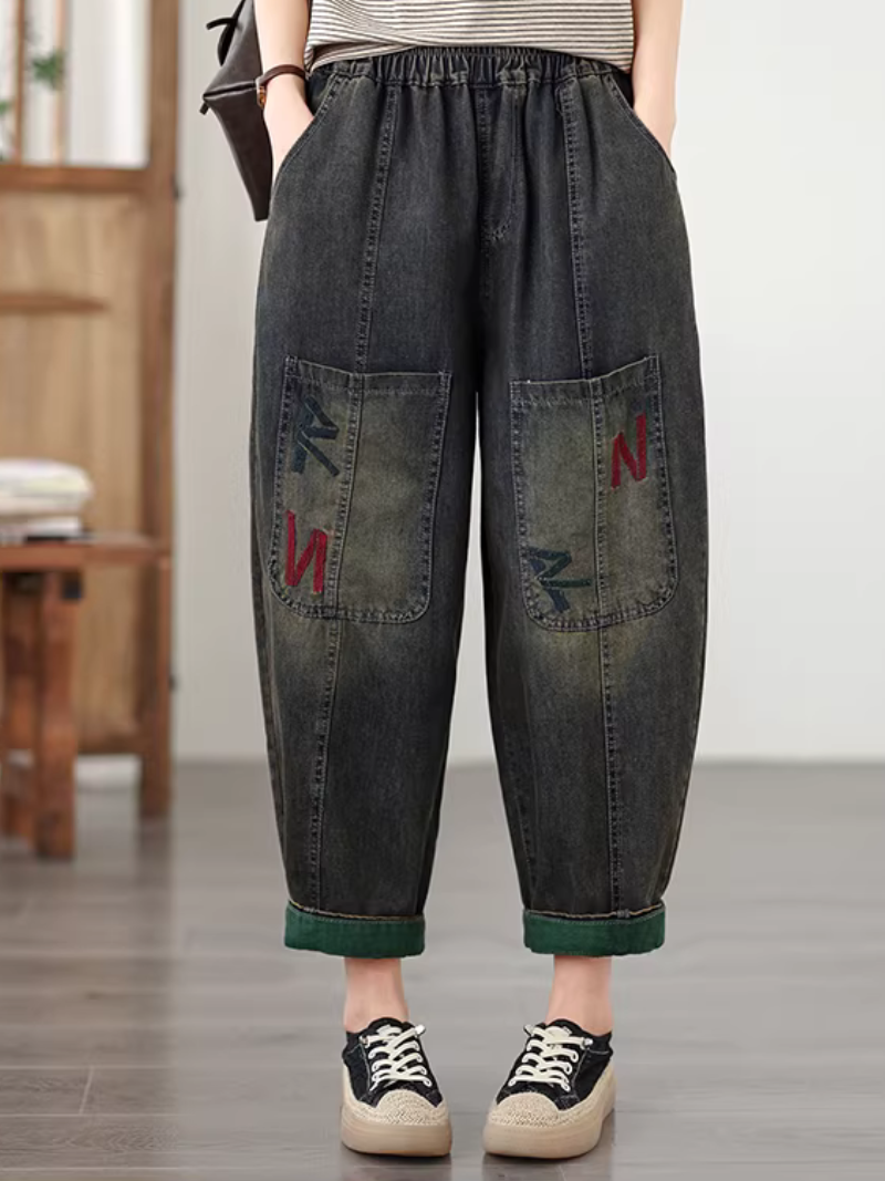 Artisanal Patch-Pocket Relaxed Tapered Pants in Denim Cotton, Women’s Jeans