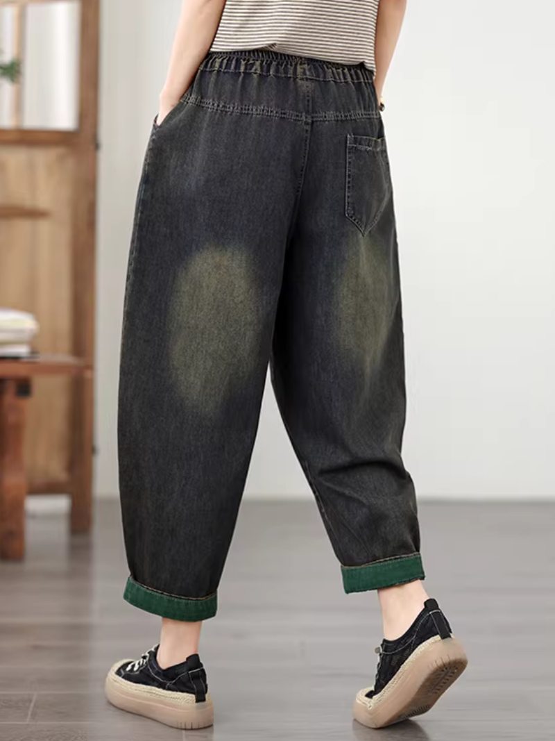 Artisanal Patch-Pocket Relaxed Tapered Pants in Denim Cotton, Women’s Jeans