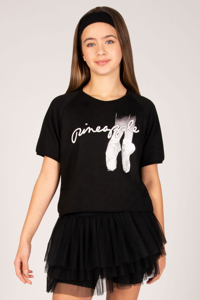 Girls' black slouchy t-shirt with ballet pointe shoes print