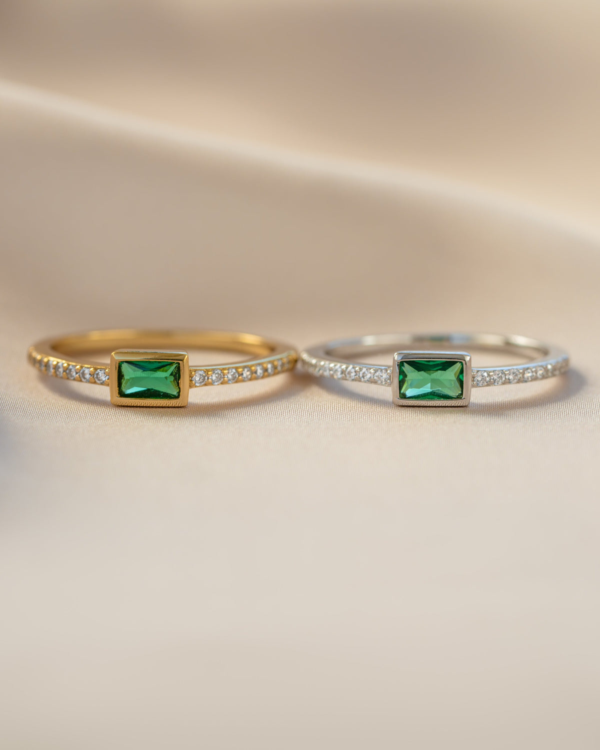 Emerald Baguette Ring w Pavé Band