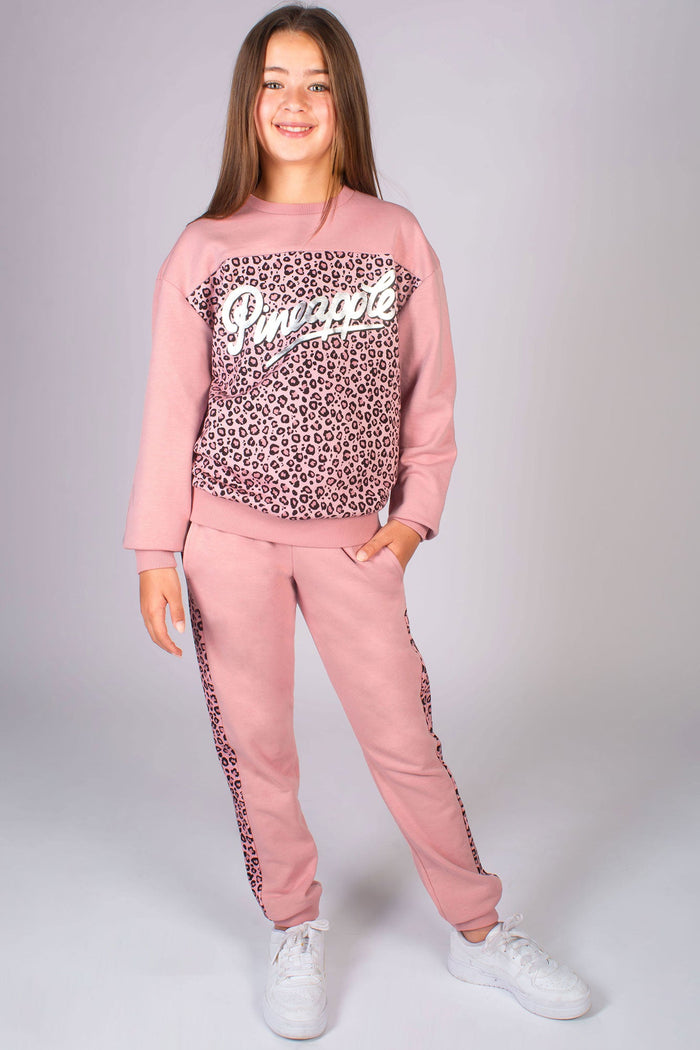 kids' comfortable matching outfit for autumn featuring a pastel pink sweatshirt with leopard print paired with dusty pink joggers for girls