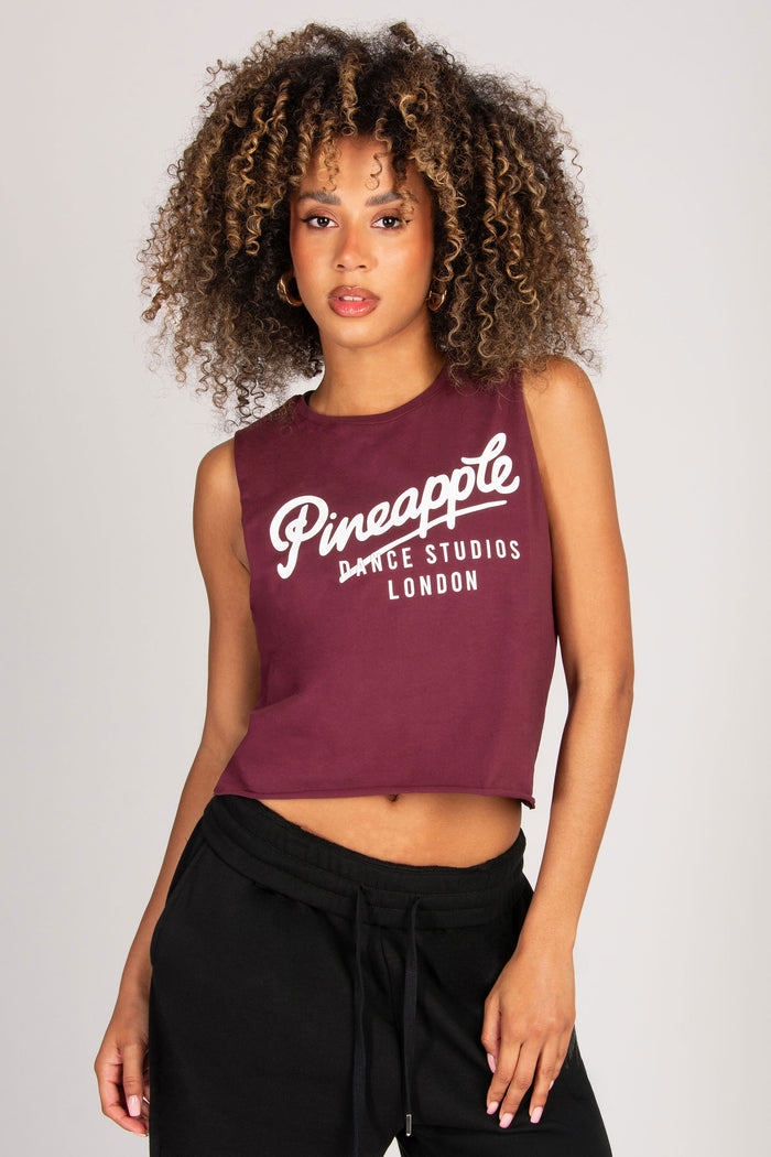 women's sleeveless retro crop vest in burgundy