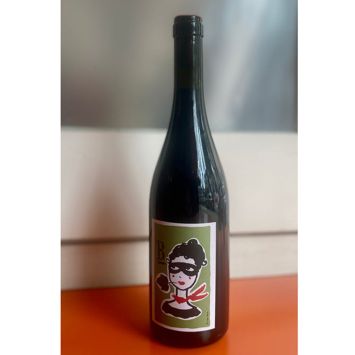 Dark wine bottle with Bandita illustrated label, front view